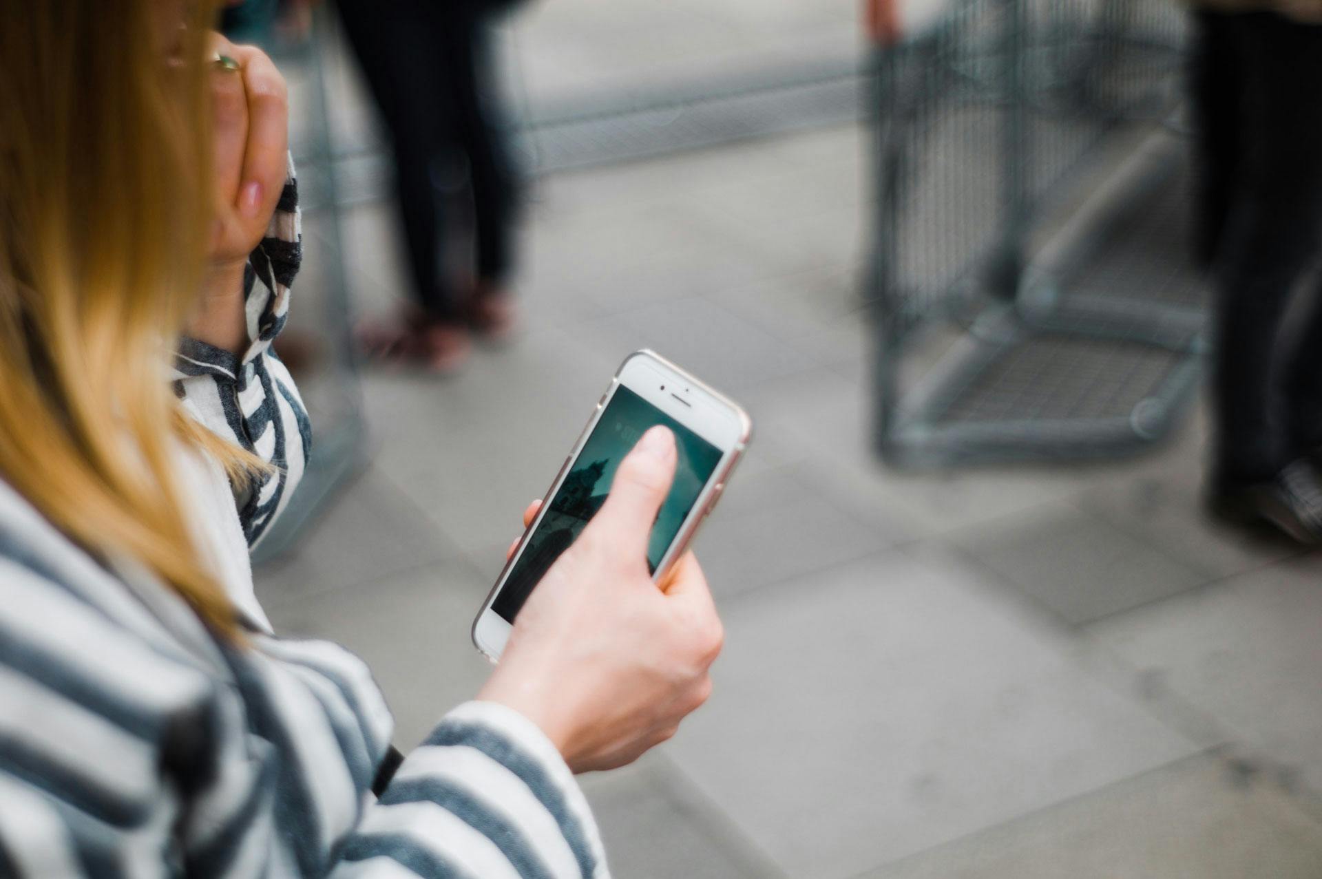 Tout savoir sur l’interdiction de téléphoner à la stationservice Mon