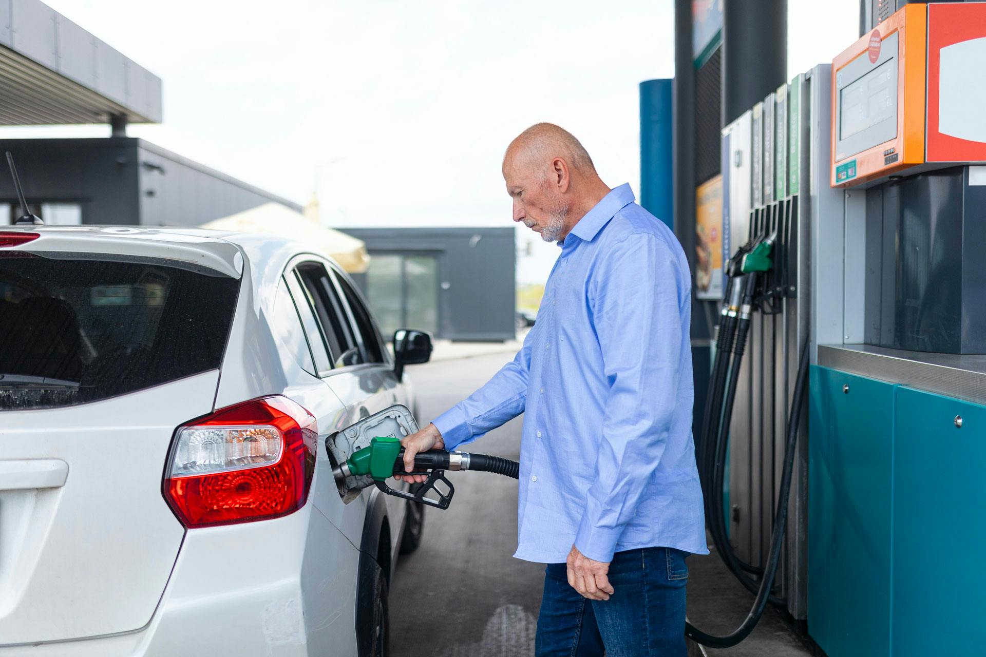 Pourquoi faut-il éteindre son moteur à la station service ?